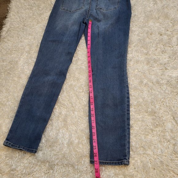 N62 Signature Fit Women's Skinny Medium Wash Jeans, Size 8 - Picture 6 of 7